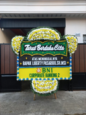 Papan Bunga Duka di Kamurang