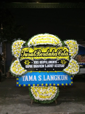 Papan Bunga Duka di Kamurang