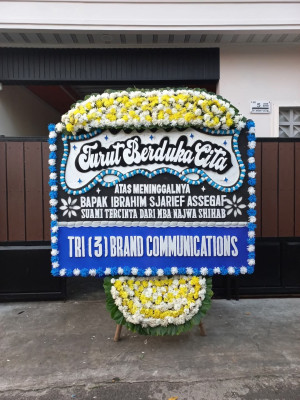 Papan Bunga Duka di Kamurang